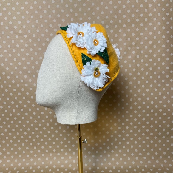 Handmade Felt Daisy Cap - Picture 4 of 4